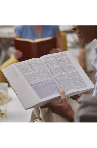 Image of Evangelical Study Bible: Christ-centered. Faith-building. Mission-focused. (NKJV, Hardcover, Red Letter, Large Comfort Print)