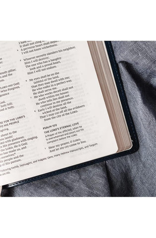 Image of NKJV, Value Thinline Bible, Large Print, Turquoise Leathersoft, Red Letter, Comfort Print: Holy Bible, New King James Version