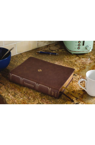 Image of NKJV, Thompson Chain-Reference Bible, Large Print, Leathersoft, Brown, Red Letter, Thumb Indexed, Comfort Print