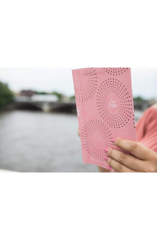 Image of NIV, True Images Bible, Leathersoft, Pink, Printed Page Edges: The Bible for Teen Girls