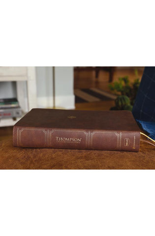 Image of NKJV, Thompson Chain-Reference Bible, Large Print, Leathersoft, Brown, Red Letter, Thumb Indexed, Comfort Print